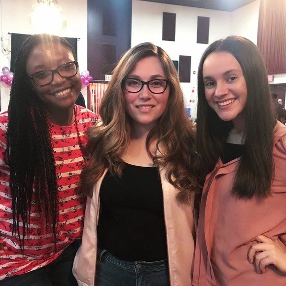 Meet your Posher, Lyana - Picture 1 of 7